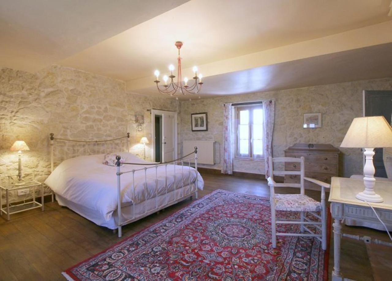 Chambre D'Hotes Spacieuse, Salle De Bain Privative Saint-Michel-de-Fronsac Exterior photo